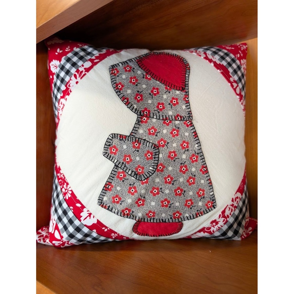 Debbe's Red & Black VINTAGE QUILT TOP Sun Bonnet Sue Upcycled Pillow!